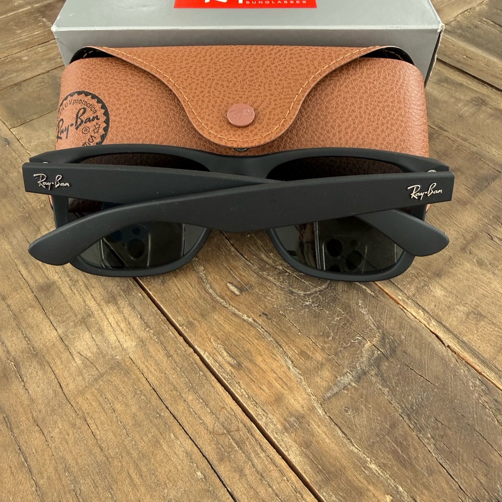 NWB Ray-Ban Justin Sunglasses - Picture 5 of 9